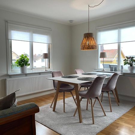 Annies Hus - Very Nice 2 Bedroom Apt Top Floor Strömstad Exterior foto
