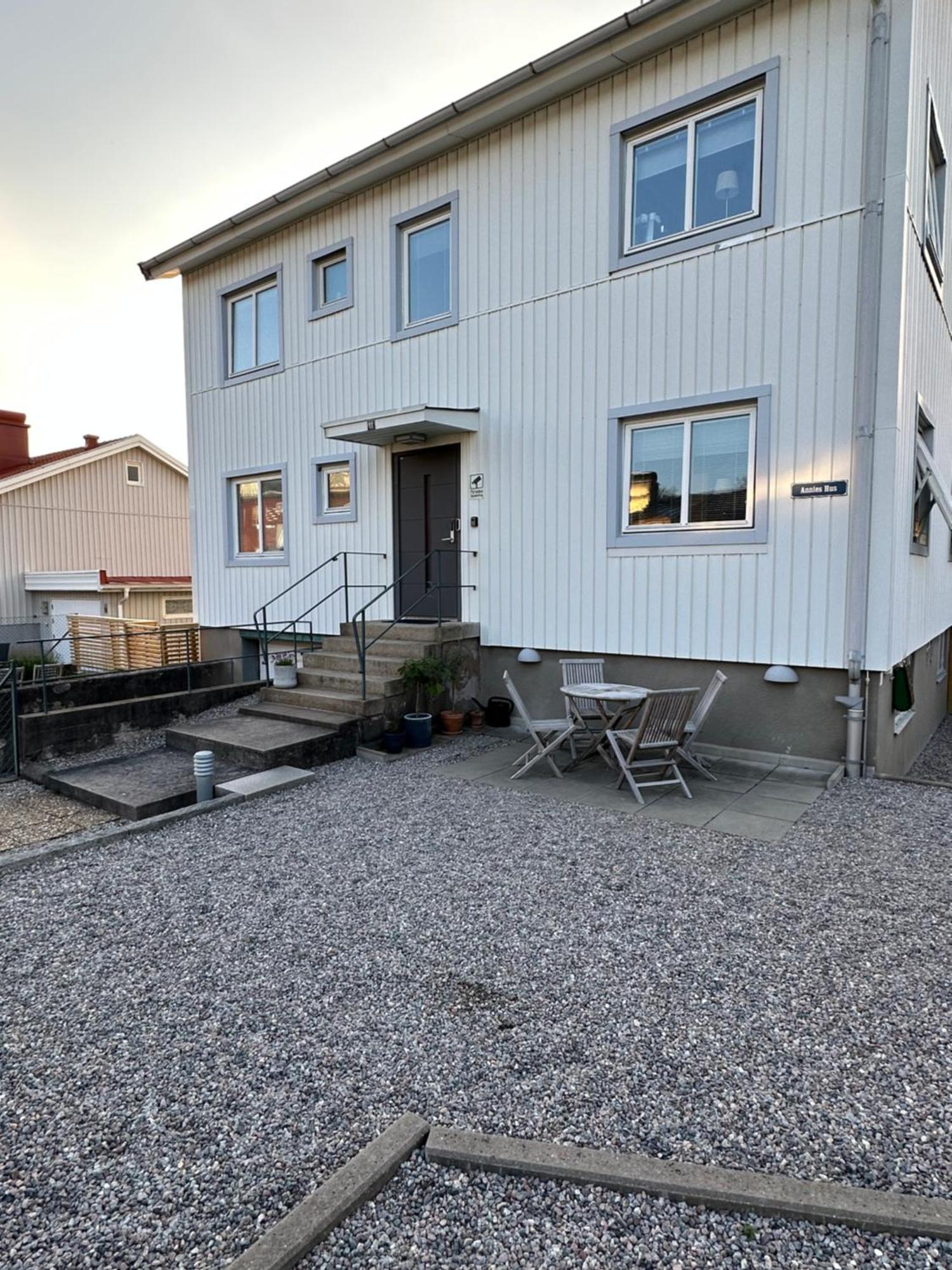 Annies Hus - Very Nice 2 Bedroom Apt Top Floor Strömstad Exterior foto